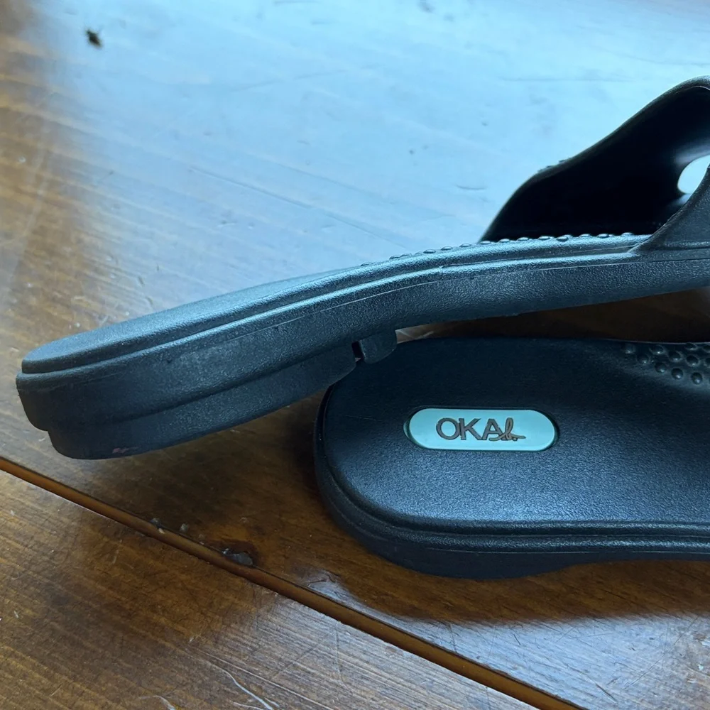 Oka B Sandals Black Flip Flops Flower Accent - M - Picture 8 of 12